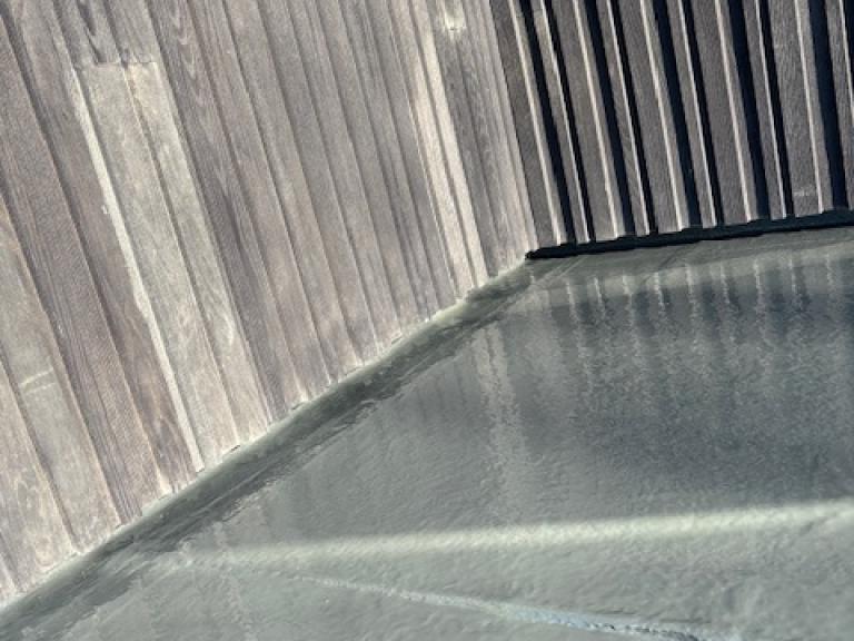 Tapering the balcony area to ensure good water drainage is vital for a green roof