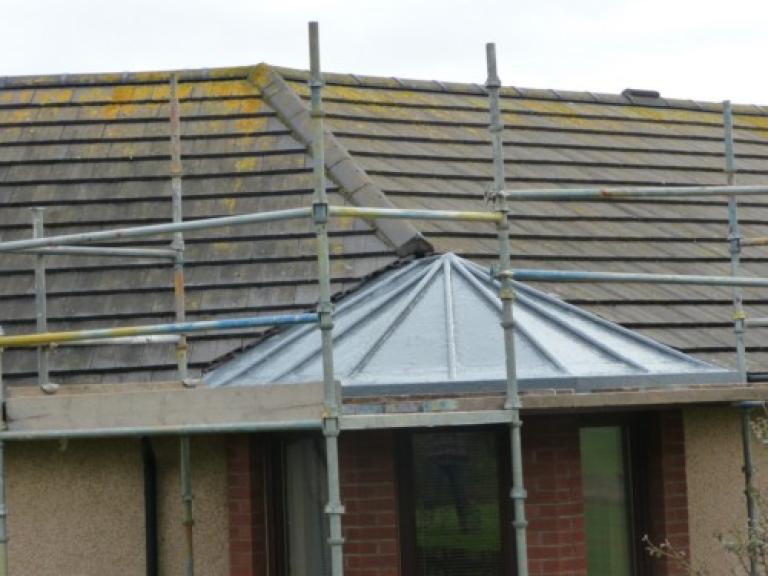 The boarding is removed and the new theft-proof roof is ready!