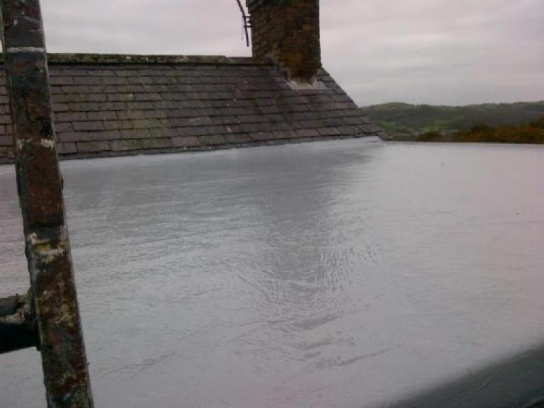 The jointless seamless liquid polymer system during installation
