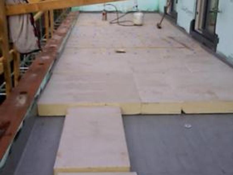 The warm roof insulation can withstand compression of up to 4 tonnes per m2