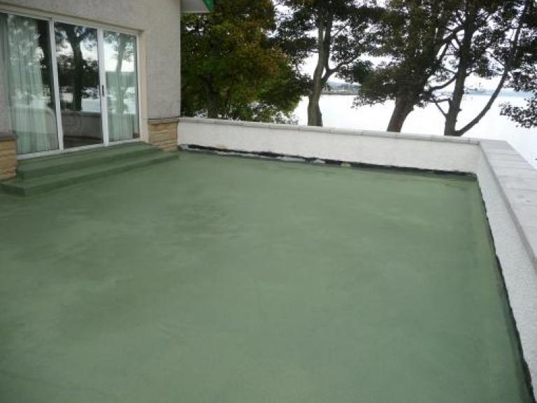 Forest green quartz was laid into a specialist resin