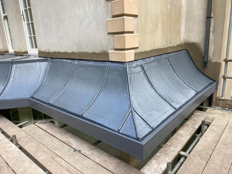 The finished roof bridges the corner far more neatly, creating an aesthetically pleasing traditional pattern