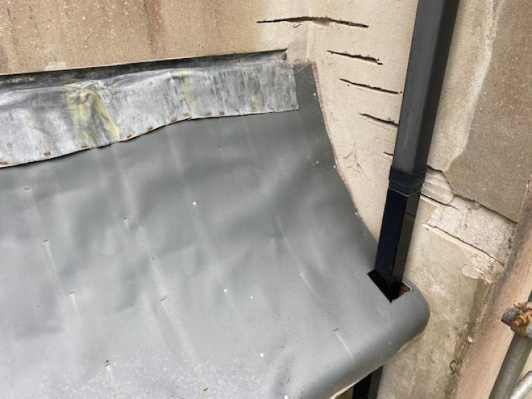 The downpipe ran through an ill-fitting cut-out, allowing water in around the edges