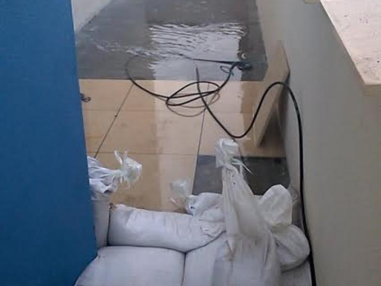 This water-filled balcony doesn't spill a drop